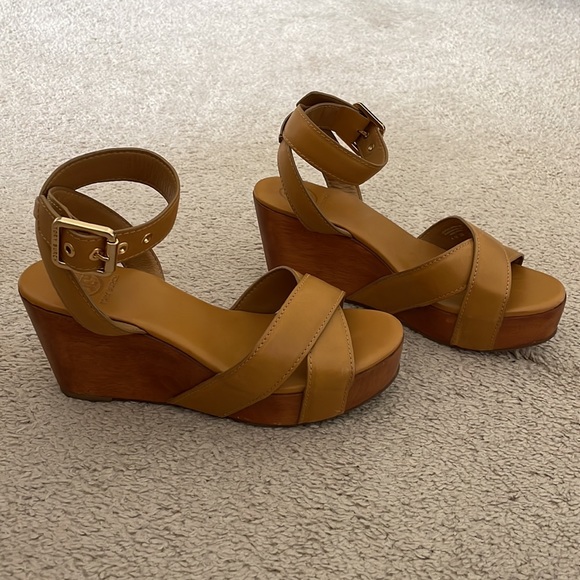 Tory Burch Almita wedge sandal. - Picture 2 of 8